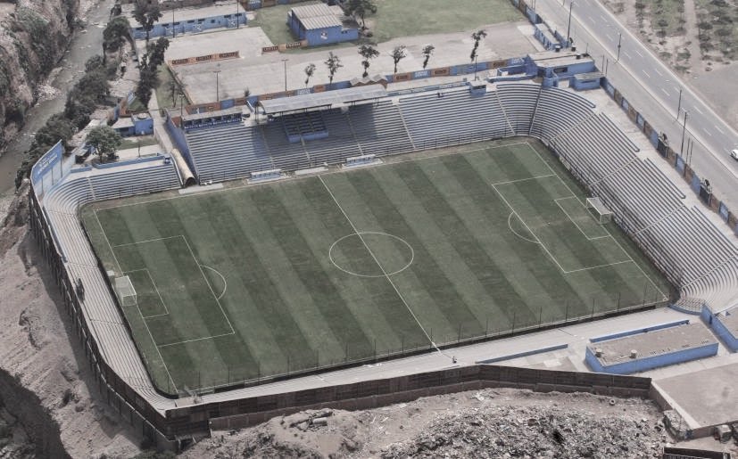 Que Sporting Cristal tenga que estar MENDIGANDO un estadio para jugar la Copa Libertadores es una de las imágenes más lamentables que se han visto en los últimos años en el fútbol peruano.

Triste.