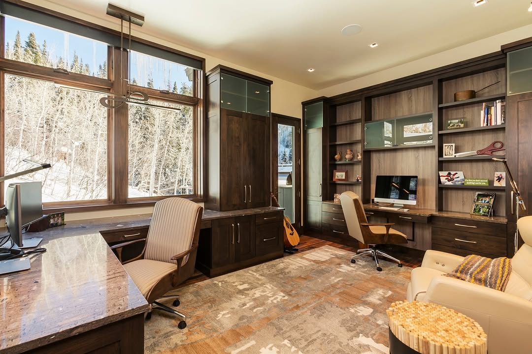AmericanHardwds's tweet photo. Yea, we could get used to working here. And experts agree, bringing nature indoors improves your mood and productivity. Get the job done with #AmericanHardwoods.
Project: @NWH_Inc | @CrystalCabinets
Design: Dara Ricketts
#RealAmericanHardwood #alder #homeoffice #interiordesign https://t.co/8E4uNgXQfk