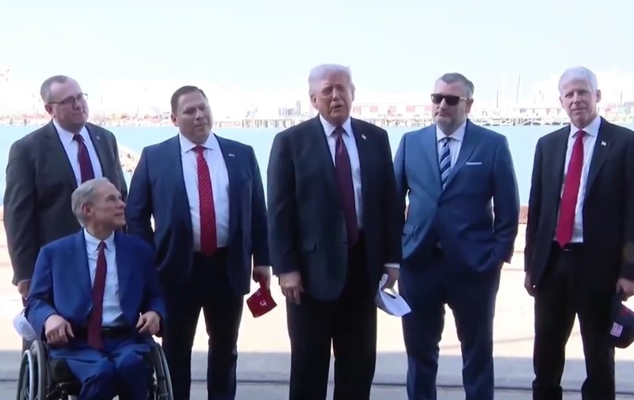 موژی tweet media