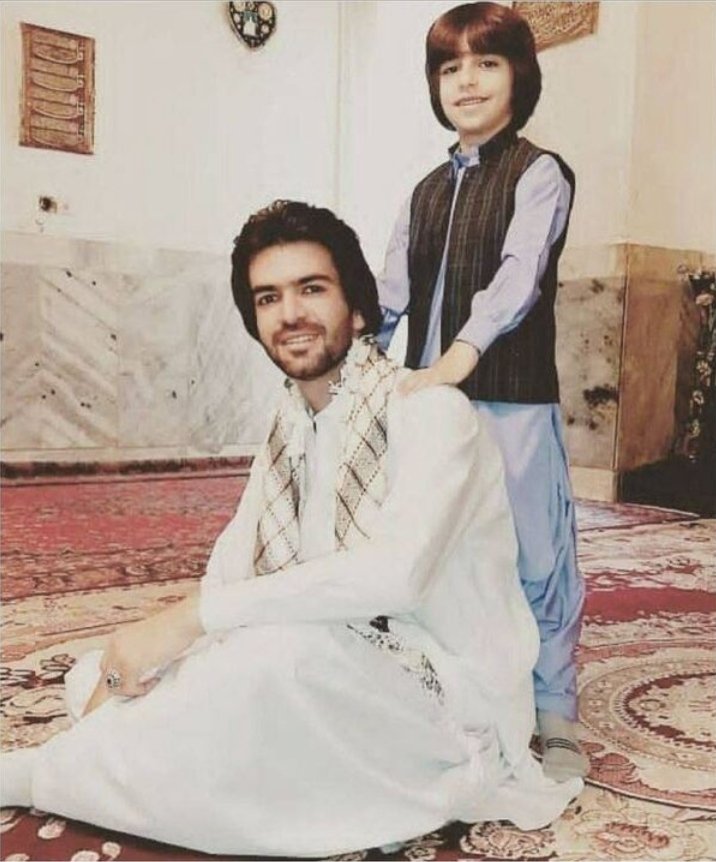 هر وقت خواستند به بهانهٔ تجزیه‌طلبی اقوام ایرانی رو در برابر هم قرار بدن، یادتون بیاد که خدانورِ بلوچ برای مهسای کُرد، جانش رو از دست داد.

#IranMassacre 
#IranRevolution2026 
#KingRezaPahlavi