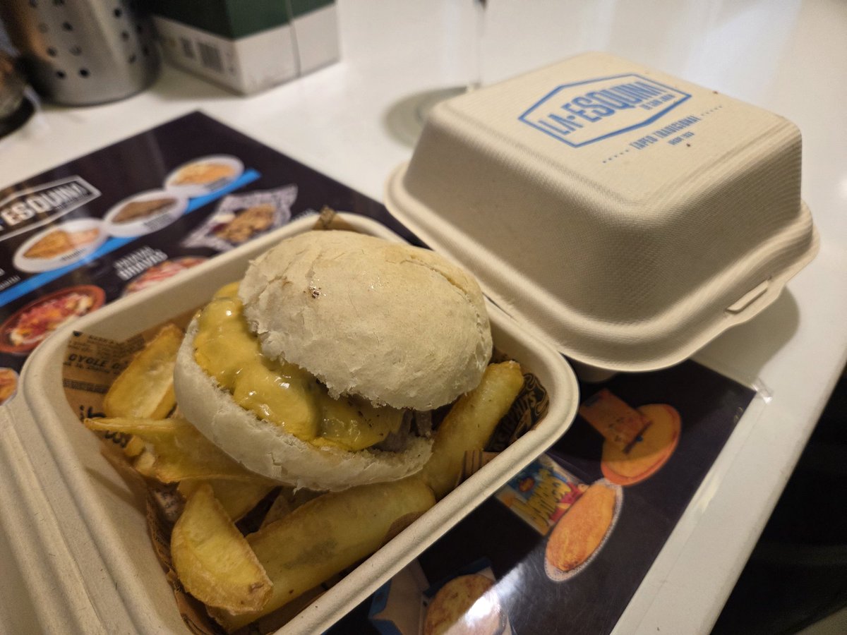 Hamburguesa de chuleta, La Esquina de San Juan. Buen pan y la carne al punto. Sabrosa. #XXIVConcursodepinchosdeLaRioja