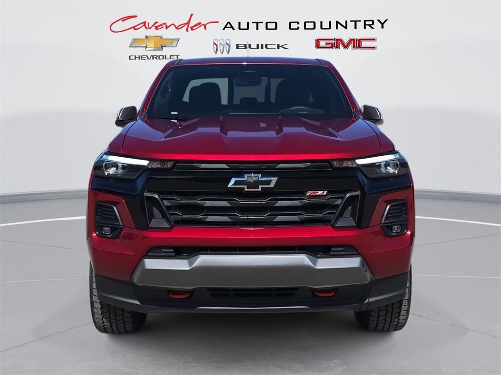 CavenderCBG's tweet photo. Whether towing gear or navigating rugged terrain, the 2025 Chevrolet Colorado proves itself a midsize truck with strength, comfort, and everyday usability. Let us help find your Colorado: https://t.co/uGioFqXlsH https://t.co/0m16JzF6iL