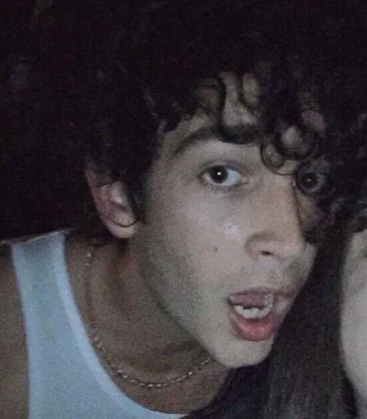 1975pilled's tweet photo. matty healy https://t.co/k3zysnoIc8