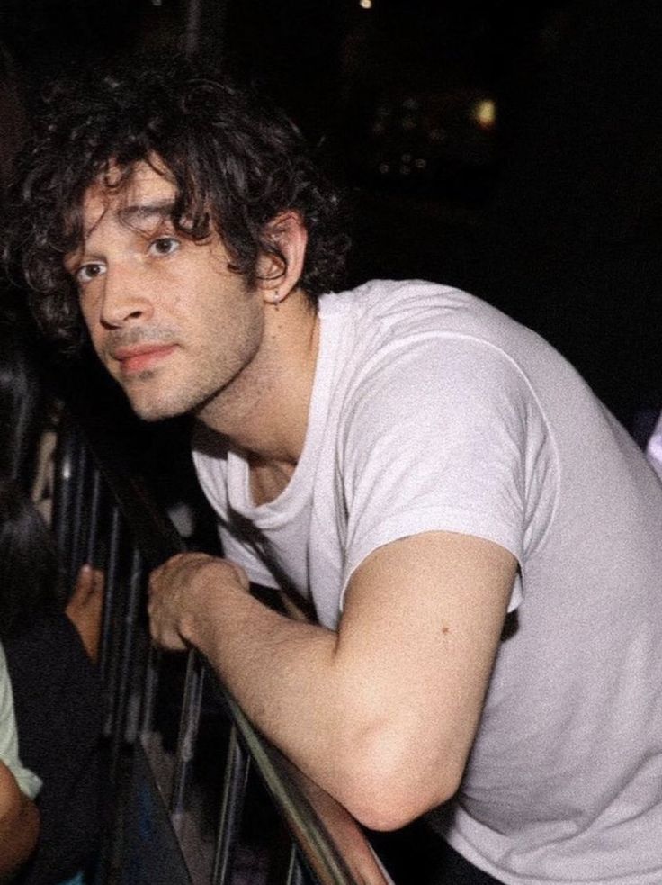 1975pilled's tweet photo. matty healy https://t.co/k3zysnoIc8