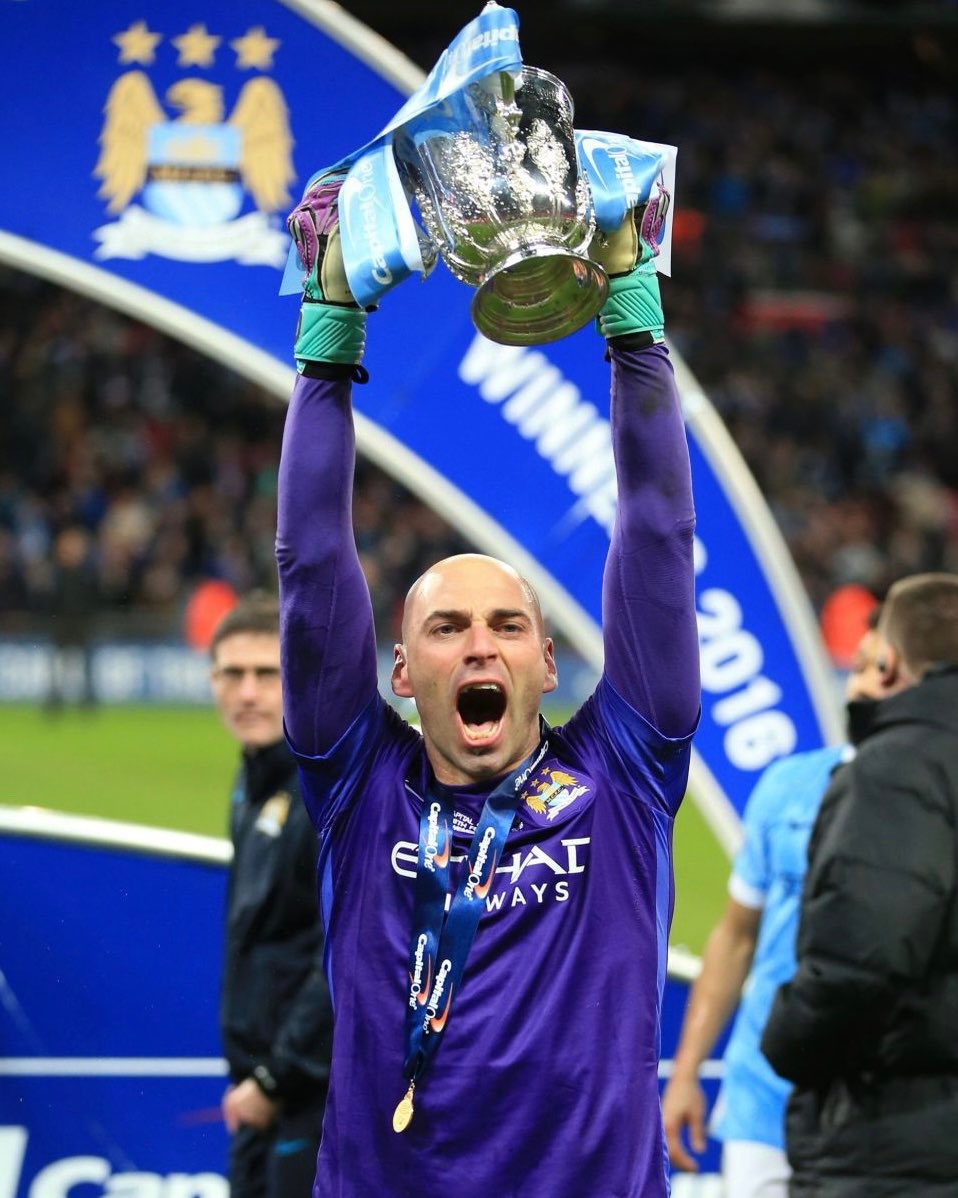 Ten years ago today, Willy Caballero saved three penalties in the penalty shoot-out to win #ManCity the League Cup against Liverpool! 🚫🚫🚫