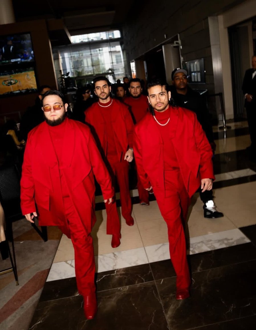 Fuerza Regida — Oyentes Mensuales De Spotify:
#82.(+2) 45,006,221 — [+7,517]