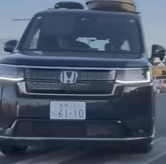simo64122132's tweet photo. 「絶対に許せない！」武器を持った男が突然襲撃か　煽り運転の一部始終を公開へ　愛知県警察管轄の事件 https://t.co/hLgiQWJ5cQ @YouTubeより 

変質者、キチガイ、アホ、頭足りない人

豊橋330 に61－10 https://t.co/UiO4Cw62c5