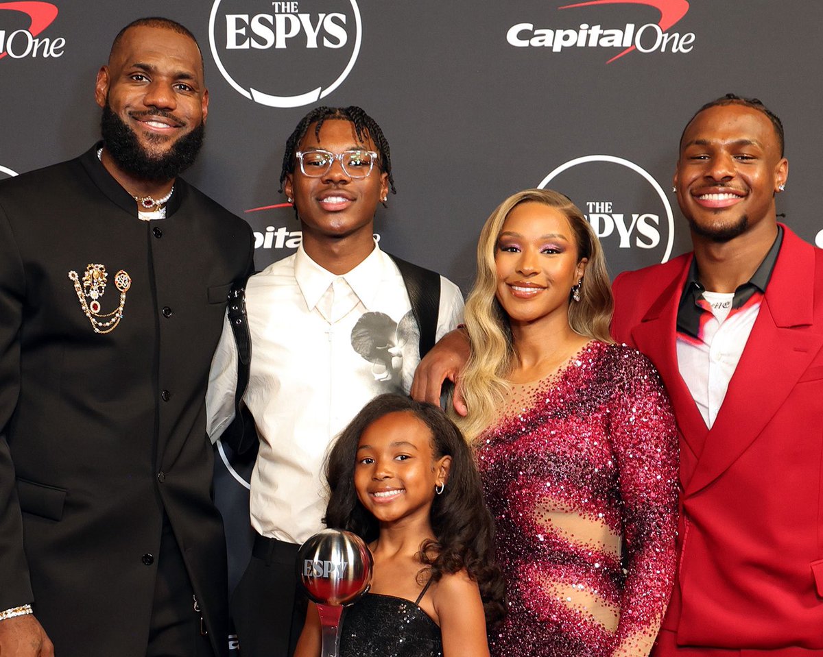 LakeShowYo tweet media