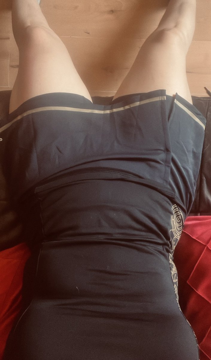vanessapeluq's tweet photo. calor!! 🥵 #piernas #muslos #calor #sexy #sensual #sex #culo #humeda https://t.co/4PE7JmEb8T