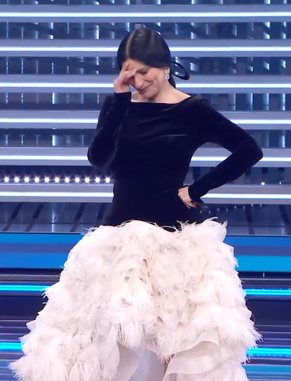 batchiara's tweet photo. Conti: "Abbracciamo il tram"
Noi: 

#Sanremo2026 https://t.co/4wcUtoYyad