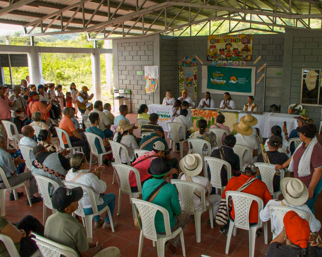 “Ahora sí podemos invertir, mejorar nuestros cultivos y pensar en grande”, son las palabras de nuestros beneficiarios en esta jornada de más de 44mil hectáreas de tierras entregadas a nivel nacional, en la que La Guajira hizo parte #ConDignidadCumplimos l m