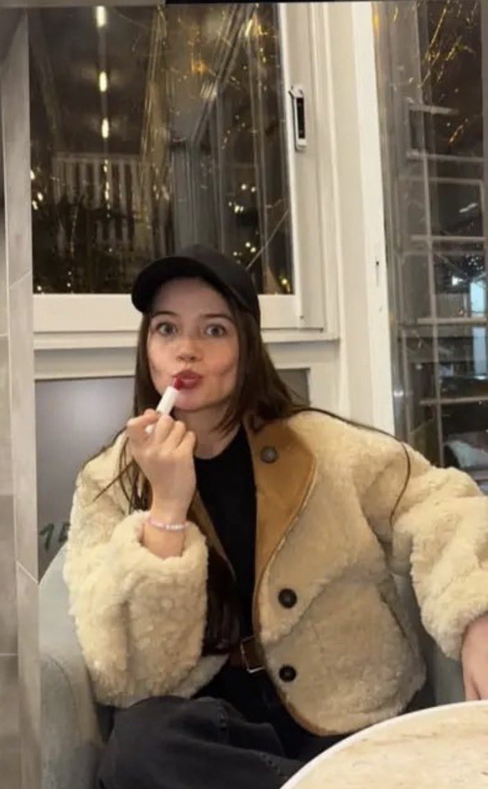 #YağmurYueksel 
Yağmur’u çok özledim ya insanın içine dokunan konuşmalarını neşesini kahkahasını iyidir mutludur inşallah 😭<a href="/yagmur_yuksel_/">Yağmur Yüksel</a>