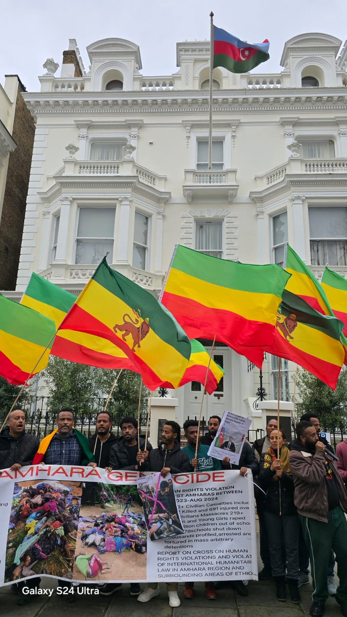 mkali9191665366's tweet photo. ዛሪ በነበረው ሰልፍ ለኢንባሲው የአማራን ጭፍጨፋ በነሱ መሳሪያ ንፁሀን እንሚገዱሉ በደብዳቤም አስገብተዋል ሎንደን ፋኖወች https://t.co/scPFz86cFW