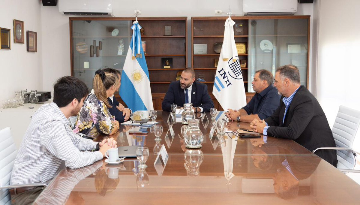 AtilioBasualdo's tweet photo. Reunión de trabajo clave en el @INTIargentina junto a su presidente Miguel A. Romero y @rosaliafucello (Min. de Economía) 🇦🇷

Estamos articulando herramientas nacionales para que en #Formosa emprender deje de ser una hazaña heroica y pase a ser la base de nuestro desarrollo. https://t.co/86nv3OUKHM