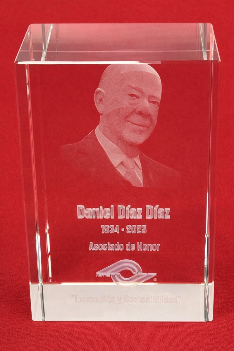 Con profundo respeto y admiración, la AMIVTAC y el <a href="/CICMoficial/">Colegio de Ingenieros Civiles de México, A. C.</a>  brindamos este homenaje a su vida profesional y su entrega al servicio público que continúan inspirando a nuestra comunidad, dejando un ejemplo perdurable de integridad, visión y compromiso con México.