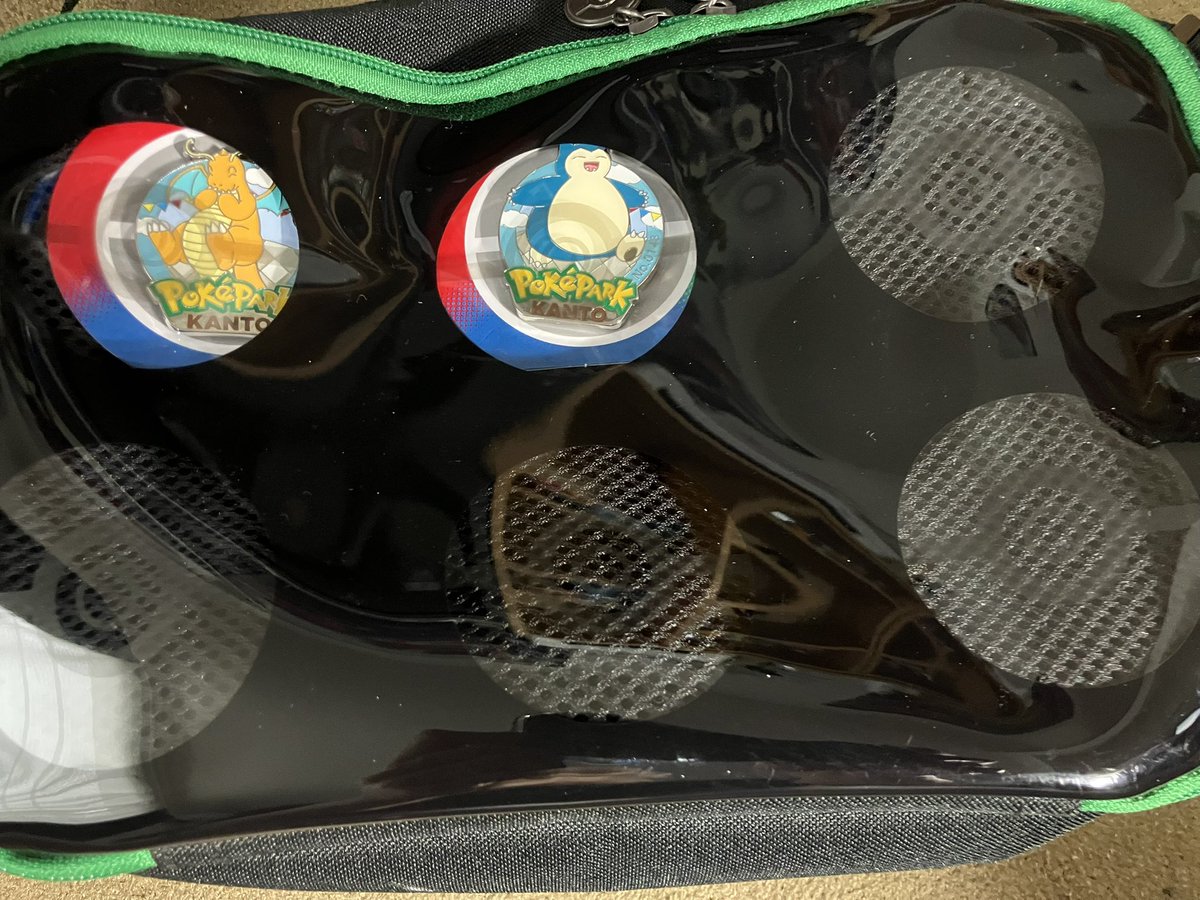 ポケパークのショップで買ったバッグにピンズセットしてみた