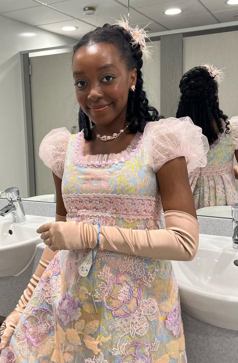 — miss zaris angel-hator from bridgerton. isn’t she a doll? 👧🏾ྀིྀིྀིྀིྀི💗🪉🌷