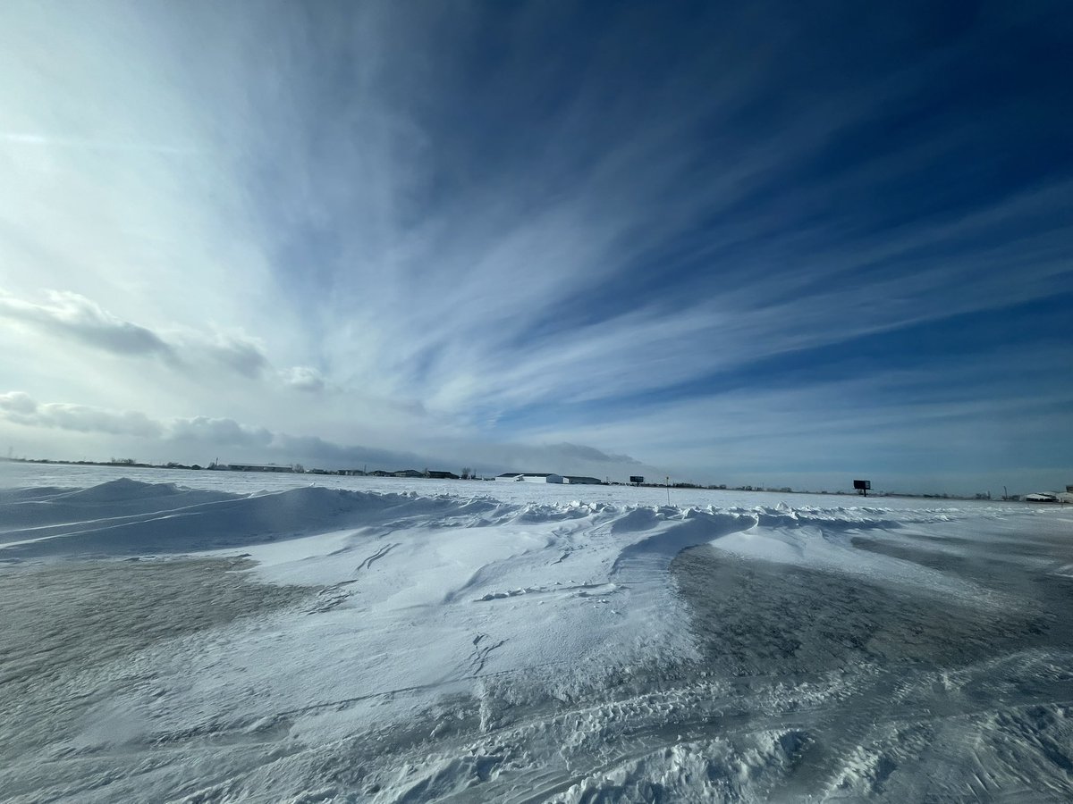 conrad_slad's tweet photo. Post snow-squall in Grand Forks, ND #ndwx https://t.co/Z2FQyI1D8V