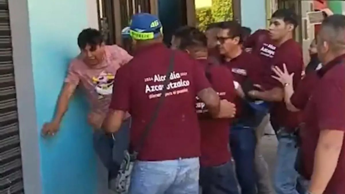 Separan a directora de Gobierno tras agresión en #Azcapotzalco

Ante las críticas por autoritarismo, la alcaldesa Nancy Núñez cesó a su Directora General de Gobierno y al personal involucrado.

bit.ly/3MTqhkY