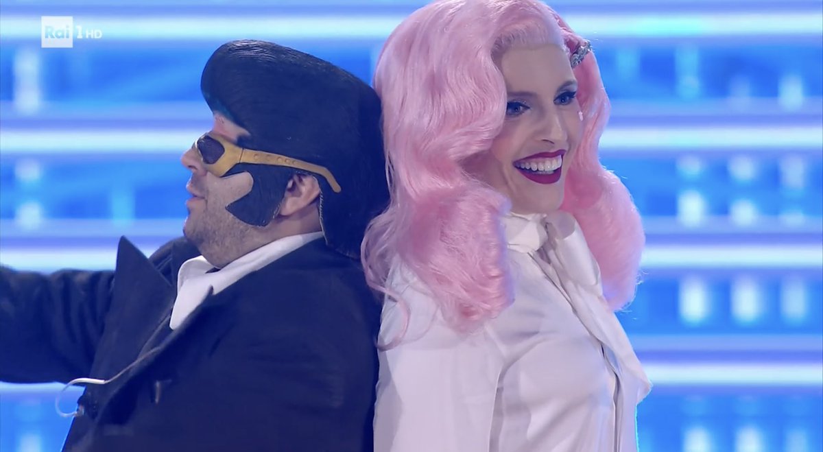 eccAnna's tweet photo. Iconici🍅 #Sanremo2026 https://t.co/VRElduhNId