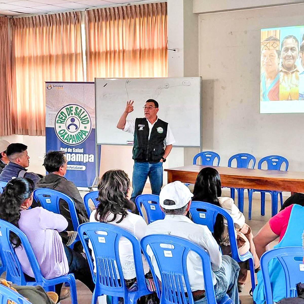 Agromercado_'s tweet photo. #Pasco | Con el objetivo de elevar la competitividad de la granadilla de #Oxapampa, #Agromercado del Midagri desarrolló una charla técnica en poscosecha dirigida a productores organizados, enfocada en optimizar procesos y ampliar oportunidades de comercialización. https://t.co/YtIQXx354G