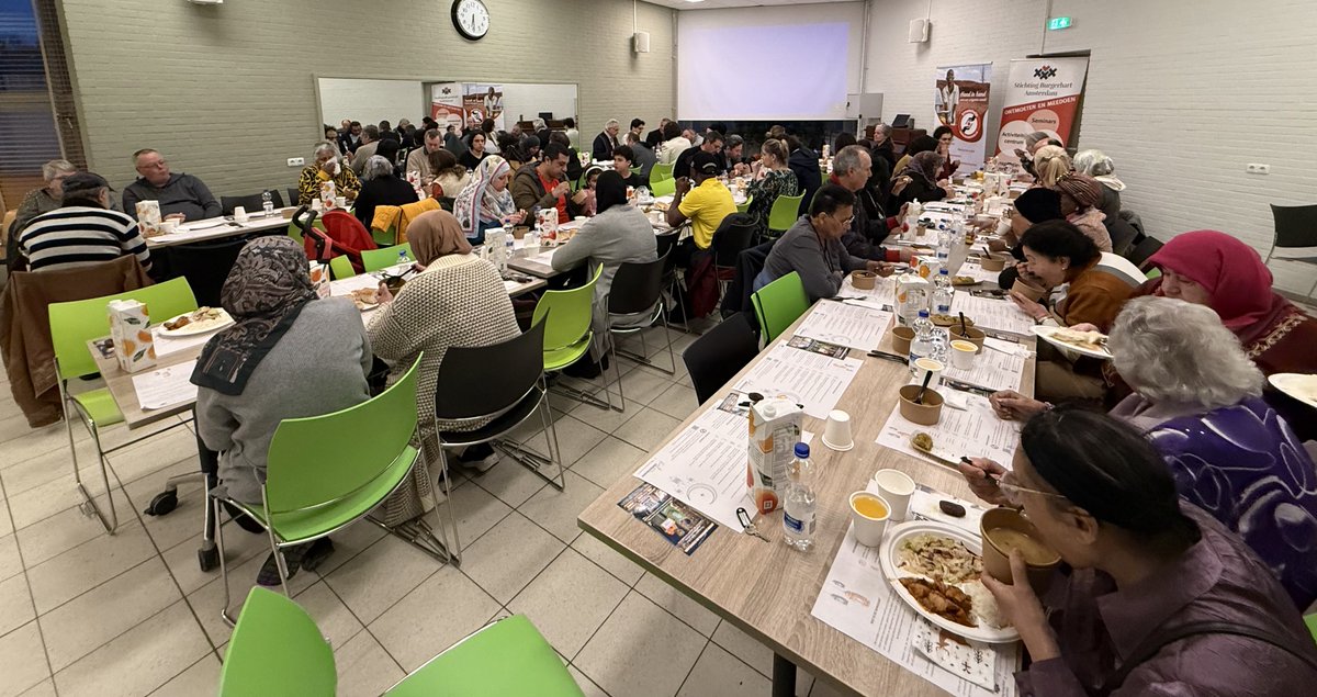 Met Burgerhart Amsterdam en Time to Help organiseerden we in het Aker Buurthuis van de Gemeente Amsterdam een iftar met 80 deelnemers, samen met Statenlid Hélène de Boer, Stadsdeelraadslid I. Wijbenga, politie, brandweer en buurtbewoners. Er zijn mooie dialoogbruggen gebouwd.