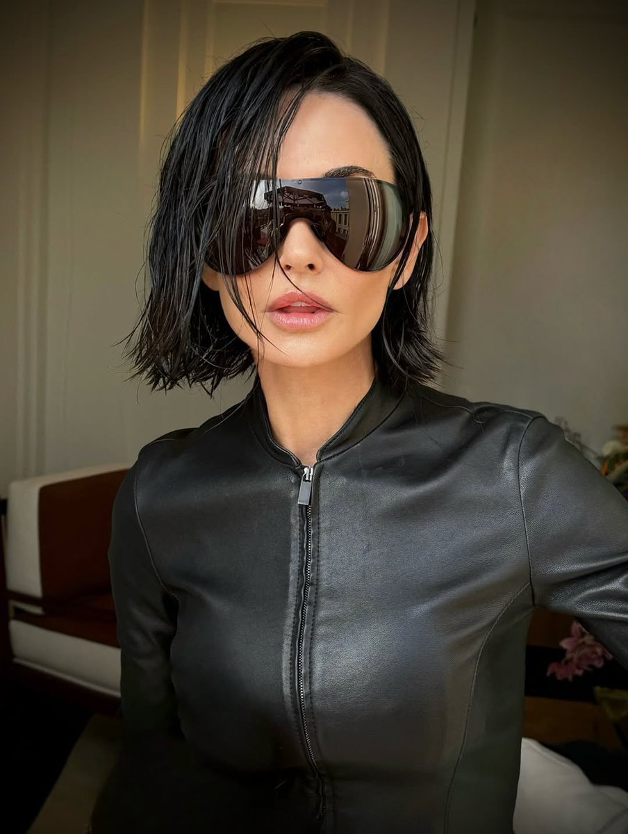 PopBase's tweet photo. Demi Moore looks Confident in new photos. https://t.co/M4jZ5KzD7u