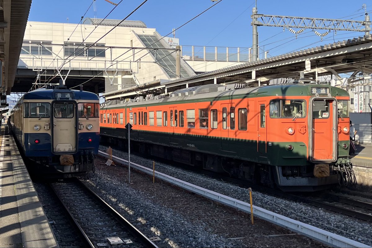 bear_OER's tweet photo. 先週末は地元でクヤと長野県へ
115系横須賀色with湘南色と元HiSEの長野電鉄ゆけむり https://t.co/WPe2R6c2JW