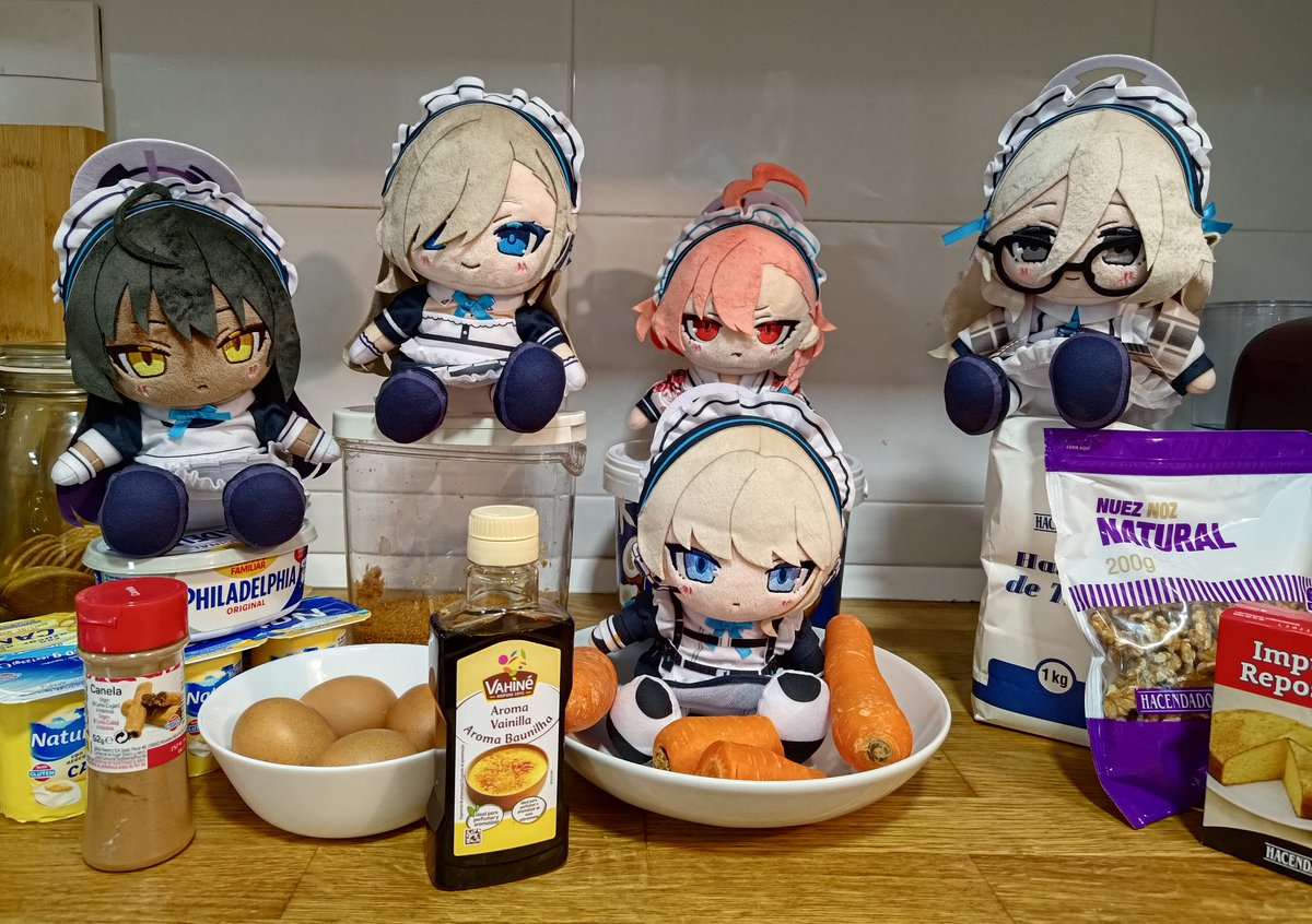 The C&amp;C girls helped me make a carrot cake! Sadly I gotta wait until tomorrow for the result as it needs to cool down, but I think it turned out well.