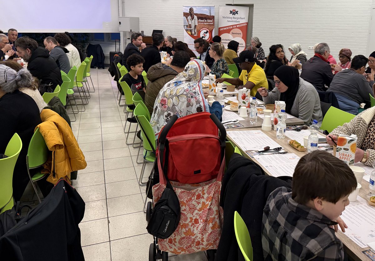 Burgerhart Amsterdam ve Time to Help ile, Amsterdam Belediyesi Aker Semt Evi’nde; Kuzey Hollanda Eyalet Meclis Üyesi Hélène de Boer, Semt Meclis Üyesi I. Wijbenga, polis, itfaiye ve semt sakinlerinden 80 kişiyle iftarda buluştuk. Diyalog köprüleri kurduk, memnuniyet paylaşıldı.