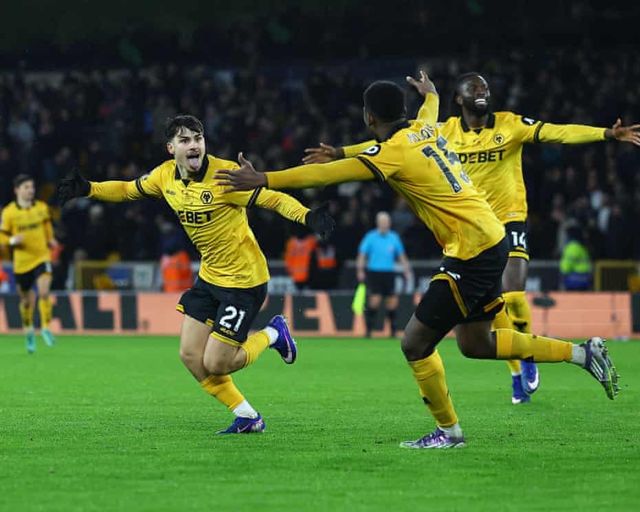 Wiggy1909's tweet photo. @AVFCOfficial Can we play you every week? 🙏 #WWFC https://t.co/wwIrYGOs33