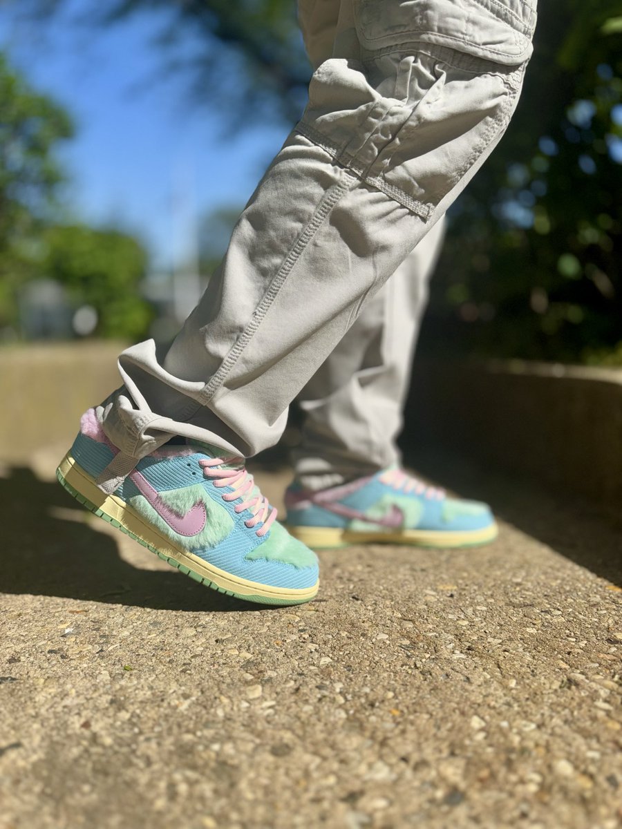 Day 27 - #BHMKOTD5

My Life In The Sunshine - as the month comes to an end and spring soon begins, wear any yellow or brightly colored shoe. 

Early Easter vibes