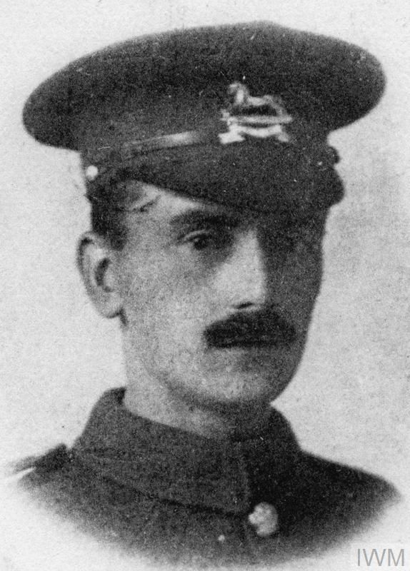 BritishHistorym's tweet image. Remembering Private Arthur Hall 🇬🇧

16th Battalion, West Yorkshire Regiment.

Death: 27 February 1917, missing in action, Somme, Western Front.

Commemorated on the Thiepval Memorial.

#lestweforget #britishhistory #remembrance