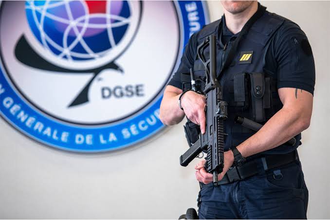 عاجل| المخابرات الخارجية الفرنسية DGSE نفذت عملية اغتيال #سيف_الإسلام_القذافي (مكتب النائب العام الليبي)
🚨التقرير رفع السرية عن هوية عميلين مرتبطين بالمخابرات الفرنسية كانا وراء اغتيال سيف الإسلام القذافي
🚨التقرير كشف  هوية منفذي العملية عضو سابق في القوات الخاصة البحرية