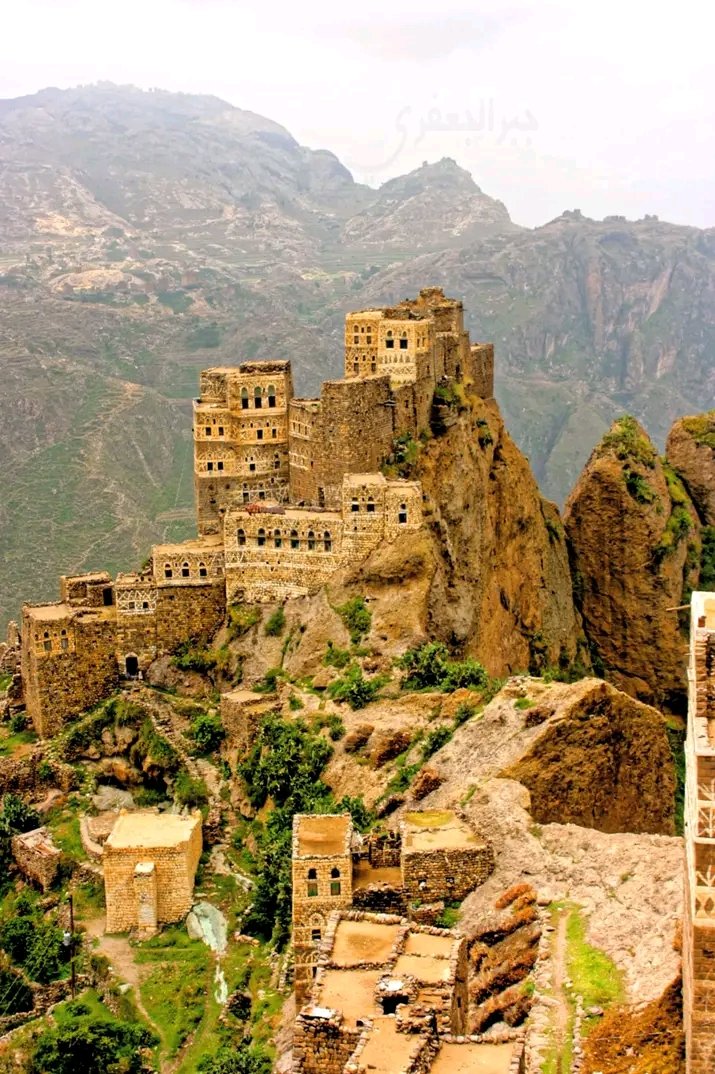 ajelpress's tweet photo. هل تعلم أن قصور #صنعاء من أقدم البيوت المأهولة في العالم؟ 🏛️
قصورها وبيوتها الطينية المزخرفة بـ"القمرية" ليست مجرد مبانٍ… بل ذاكرة حضارة تمتد لآلاف السنين.
هناك يسير الزمن ببطء احترامًا للتاريخ. ✨

#عاجل_برس #قصور_صنعاء #صنعاء_التاريخية #اليمن #سياحة #التراث_اليمني #Yemen https://t.co/1ig7XFgpwJ