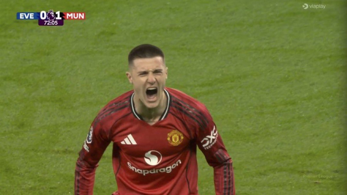 Man united fans online and active drop your handles let's follow you ❤️❤️❤️❤️, we're taking the 3rd spot on Sundayyy😭❤️❤️❤️, 
Repost and follow everyone in the comments 🔴🔴🔴🔴