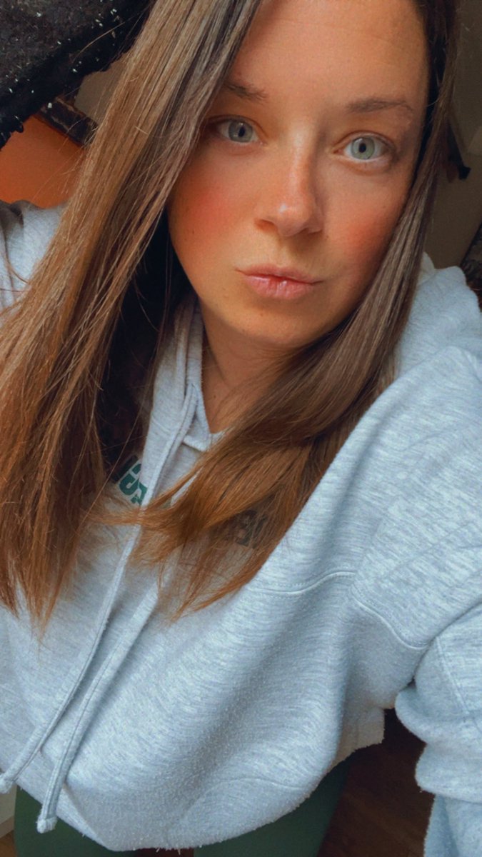 becca🧡🖤 tweet media