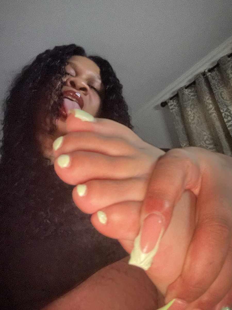 Izzy_ibee's tweet photo. If you’d like the toes, let a girl know😌 https://t.co/sn7hjla7G7