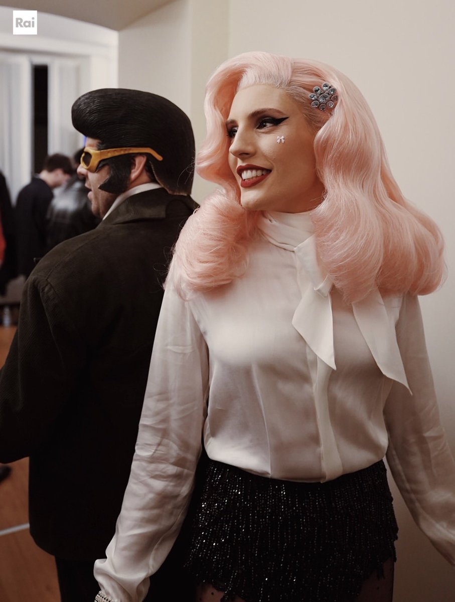 _alber3llo_'s tweet photo. dirò ai miei figli che questi due erano Tony Bennett e Lady Gaga #Sanremo2026 https://t.co/uSqgxzi250
