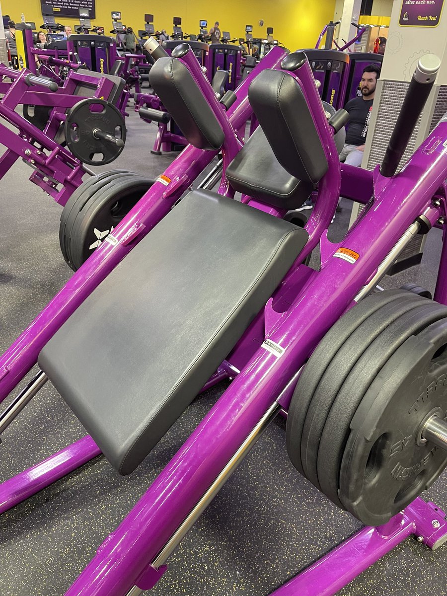 TheNewGuyB's tweet photo. GUYS I JUST did 465 pounds on hack squat w squat shoes and blocks on my shoulders. So full depth and it’s including the weight of the hack squat itself which weighs 105 https://t.co/PhYo60KU80