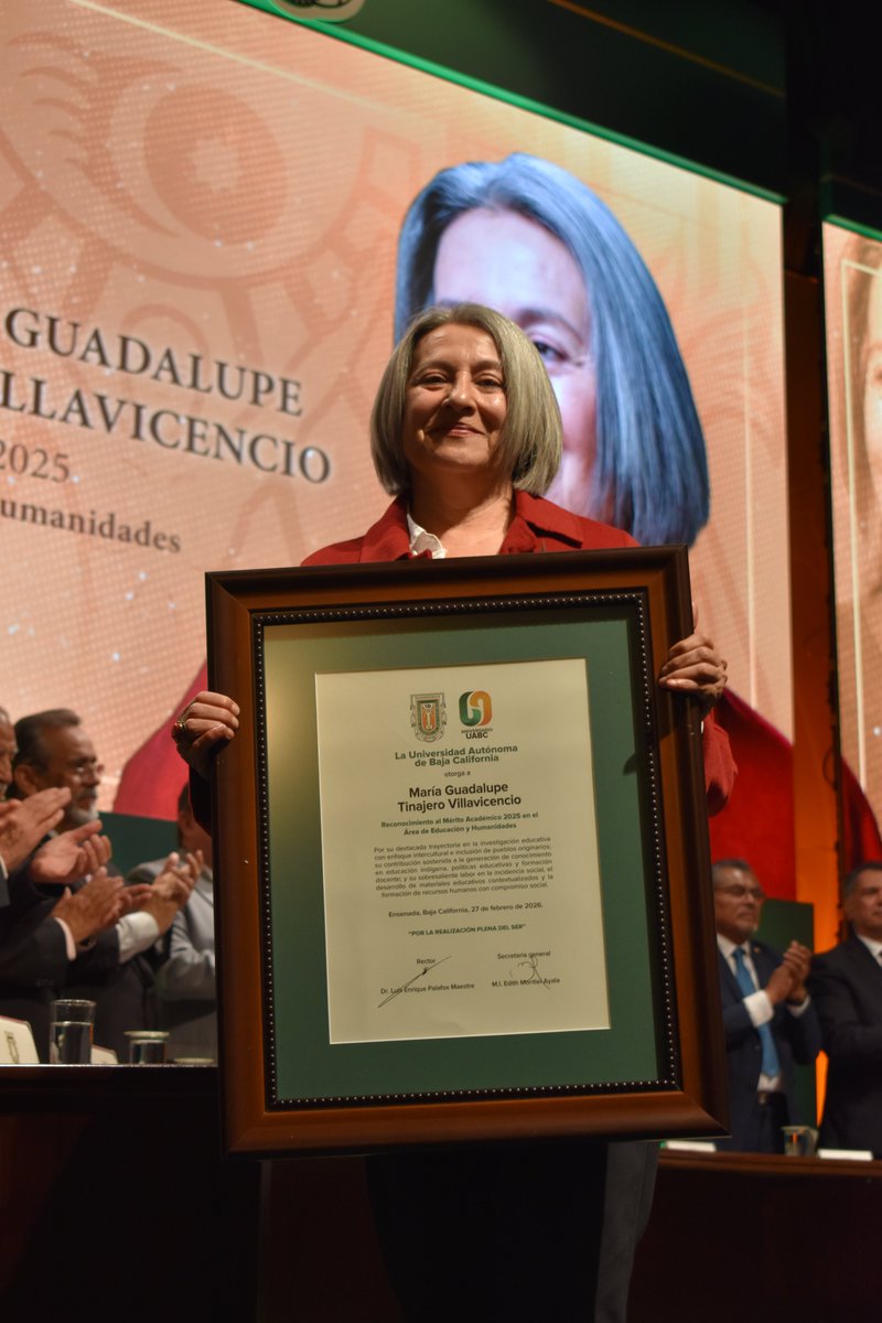 En el marco del 69 aniversario de la UABC, la Dra. Guadalupe Tinajero, investigadora jubilada del IIDE, fue distinguida con el reconocimiento al Mérito Académico en el área de Educación y Humanidades.

¡Muchas felicidades por este merecido reconocimiento!
#OrgulloIIDE