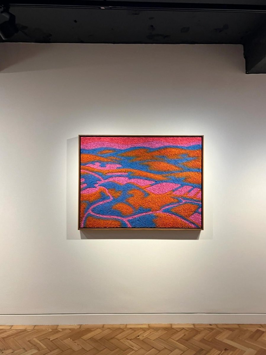 Ada9557's tweet photo. Spots of paint 🎨 bloom into bold, biomorphic forms 📷📷A splash of creativity and life in every stroke ✨ https://t.co/Yt9LZvWbDS