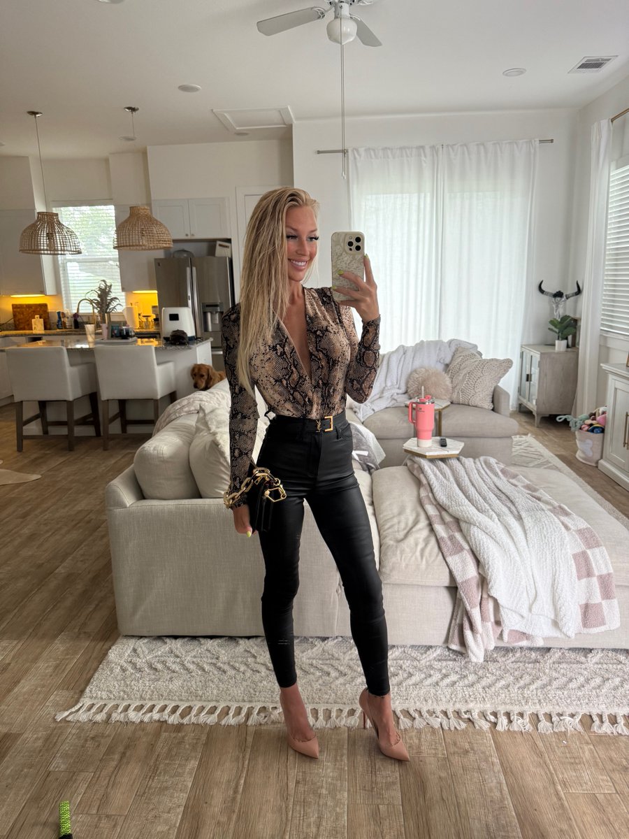 Behind_blondie tweet media