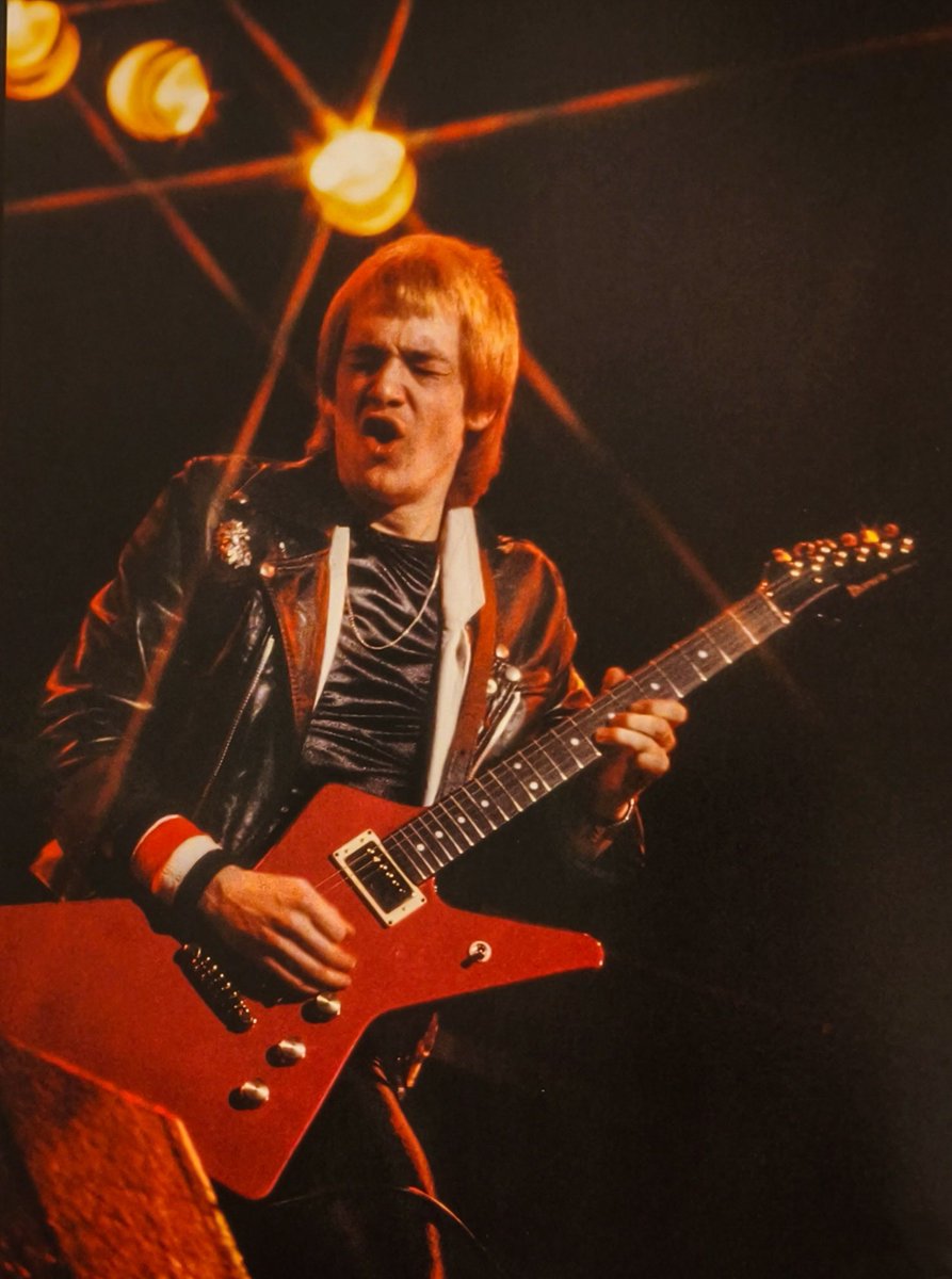 VelociHead tweet media