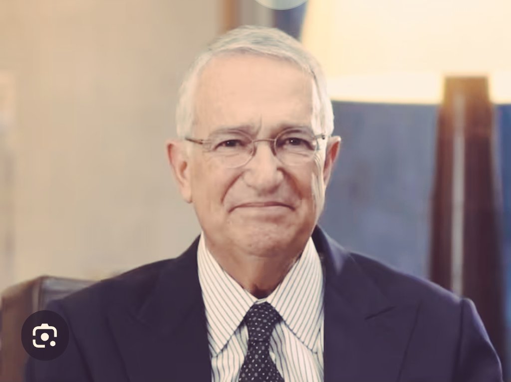 El empresario más pendejo de México pasó de #TíoRichie a #TíoRichillón, luego a #TíoPedófilo, para terminar en #TíoQuebrado, en menos de un mes...
¡No te acabes nunca, #4T!