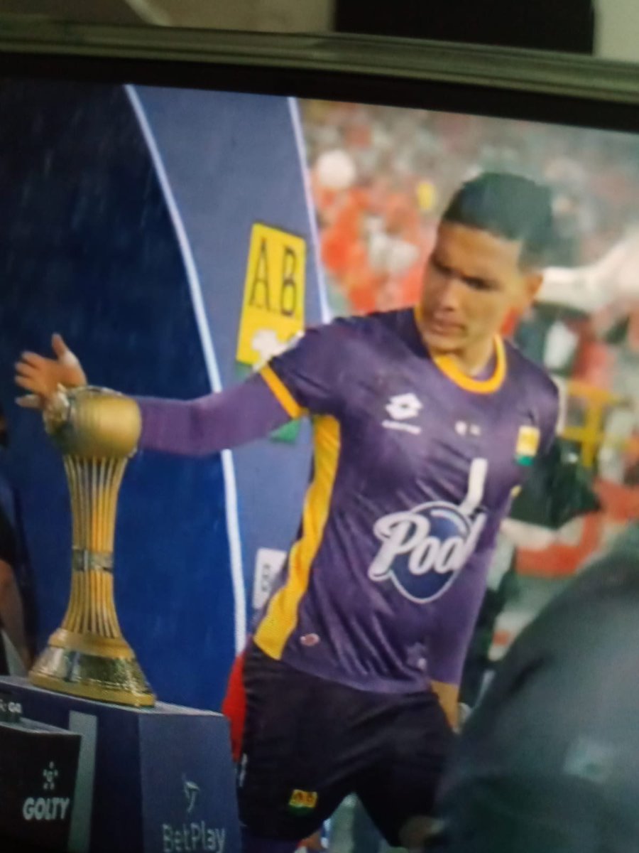 blog_colombia26's tweet photo. Curiosidades FPC

En la final 2024 , Aldair Quintana había tocado la copa , muchos dicen que esto es de mala suerte , y como ya saben la historia, venció está "profesia". https://t.co/ugkGJu1942