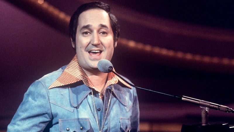 Adiós al fabuloso Neil Sedaka, cantante, músico y compositor. Eternas 'Oh Carol', 'Where The Boys Are', 'Stupid Cupid', 'Love Will Keep Us Together' o 'Look Inside Your Heart' ('I Tuoi Capricci' en su versión italiana que se escuchaba en MONSTRUOS DE HOY. 
Descanse en paz.