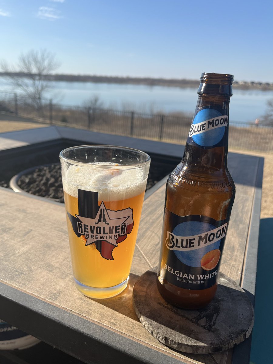 JerryT2313's tweet photo. Let the weekend begin! Cheers!!! https://t.co/sdblYFbWRn