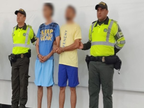 Policía entregó por menores de la captura de dos hombres señalados de participar del asalto en jurisdicción de El Morro casanarenoticias.com/index.php/comp…