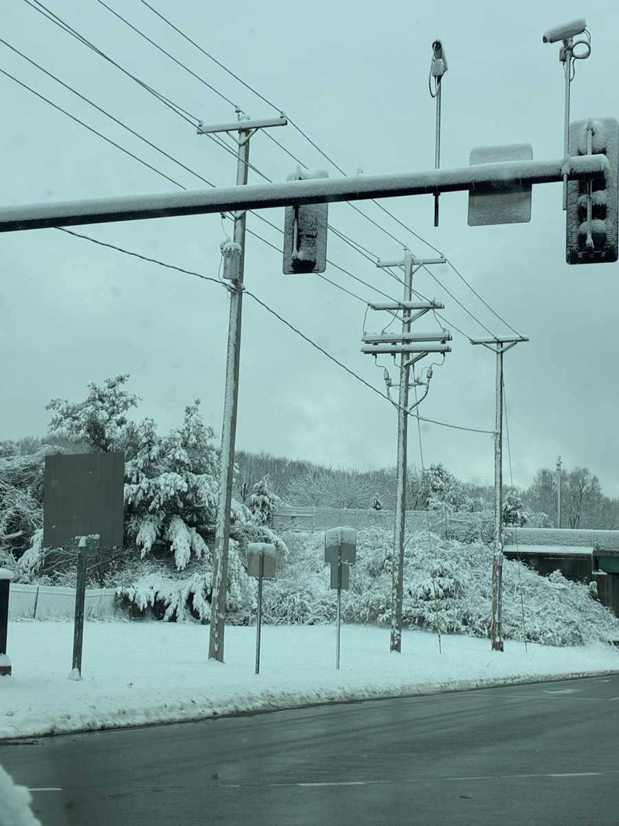 kitoral's tweet photo. sorry for not being on here much. ive taken a break from drawing, but im going to work up the courage to try and start posting again. in the meanwhile here’s all the snow i got in my hometown lol https://t.co/wukV0Gdaek